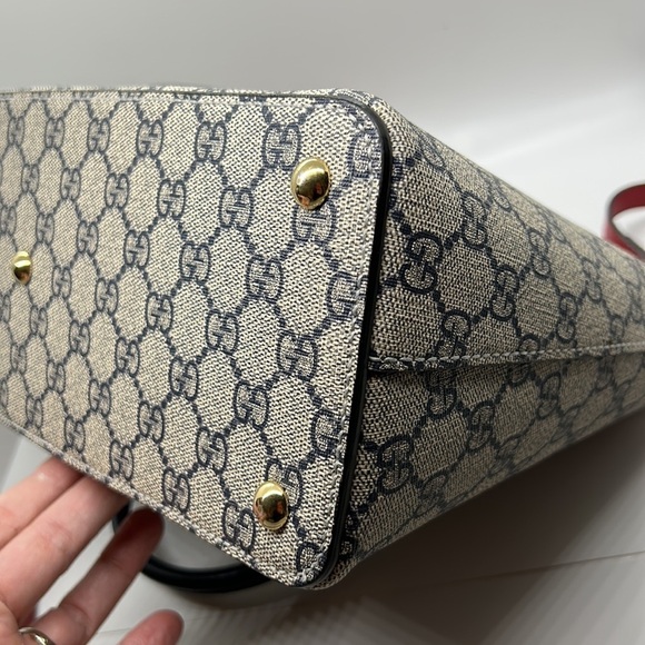 Gucci Linea Supreme Monogram Tote. Nearly New. COA Included - Picture 12 of 16